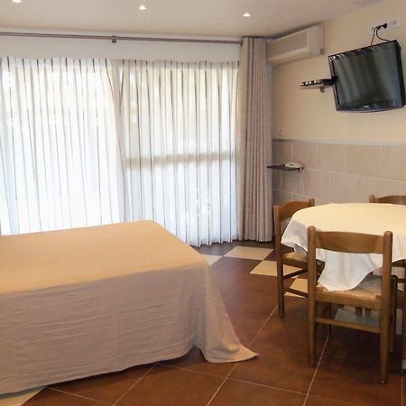 Hotel Et Studios Les Amandiers Saint-Raphaël 外观 照片