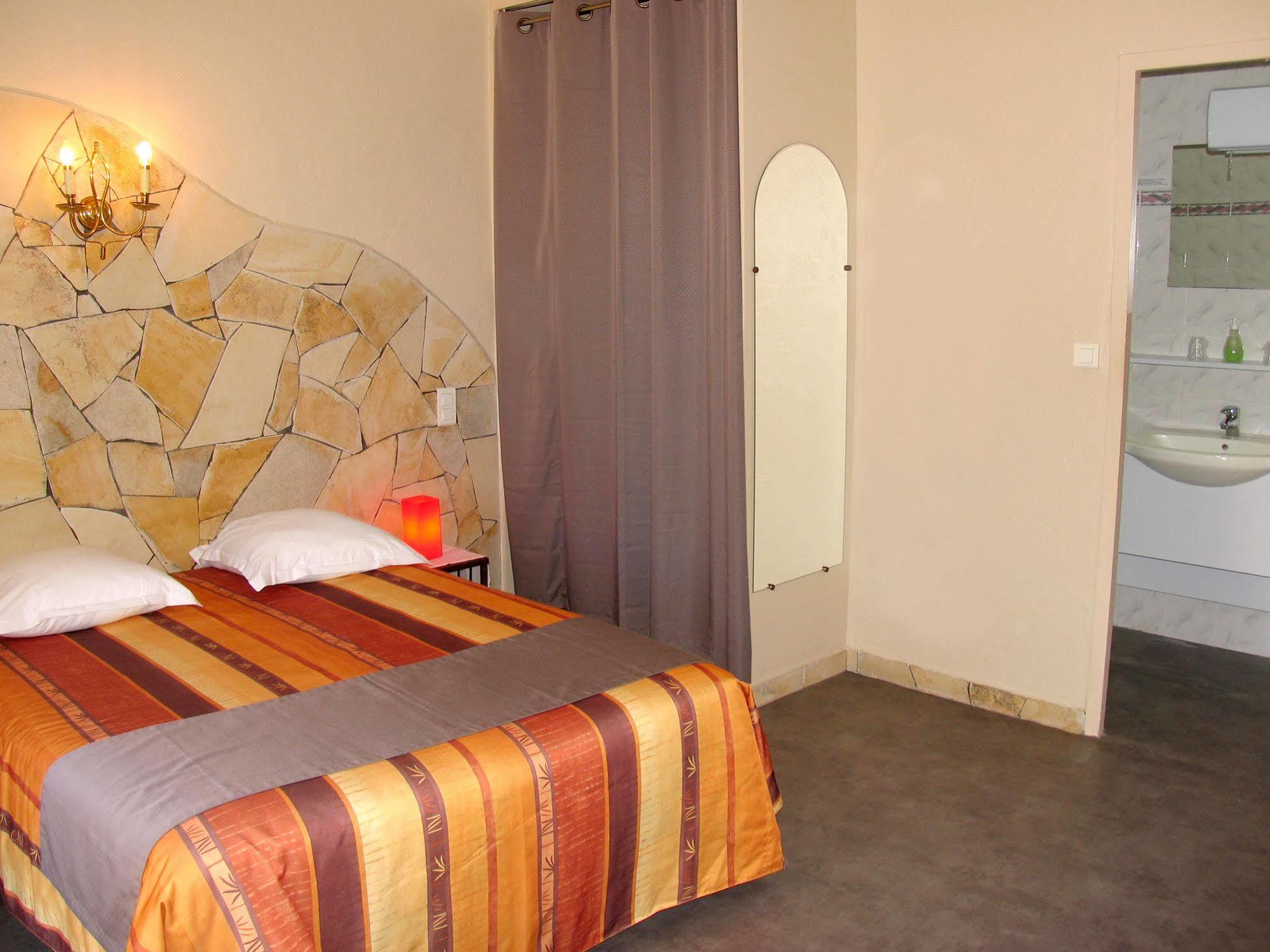 Hotel Et Studios Les Amandiers Saint-Raphaël 外观 照片