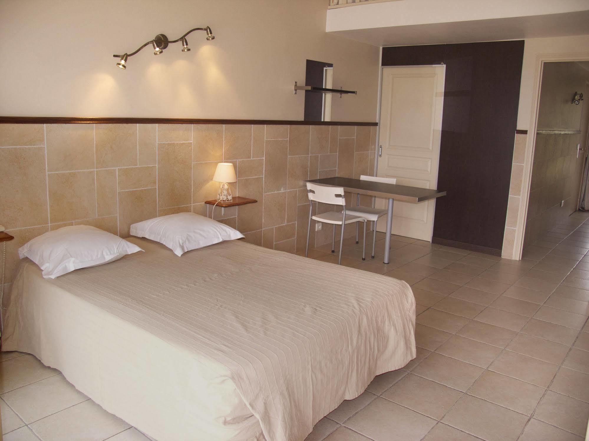 Hotel Et Studios Les Amandiers Saint-Raphaël 外观 照片