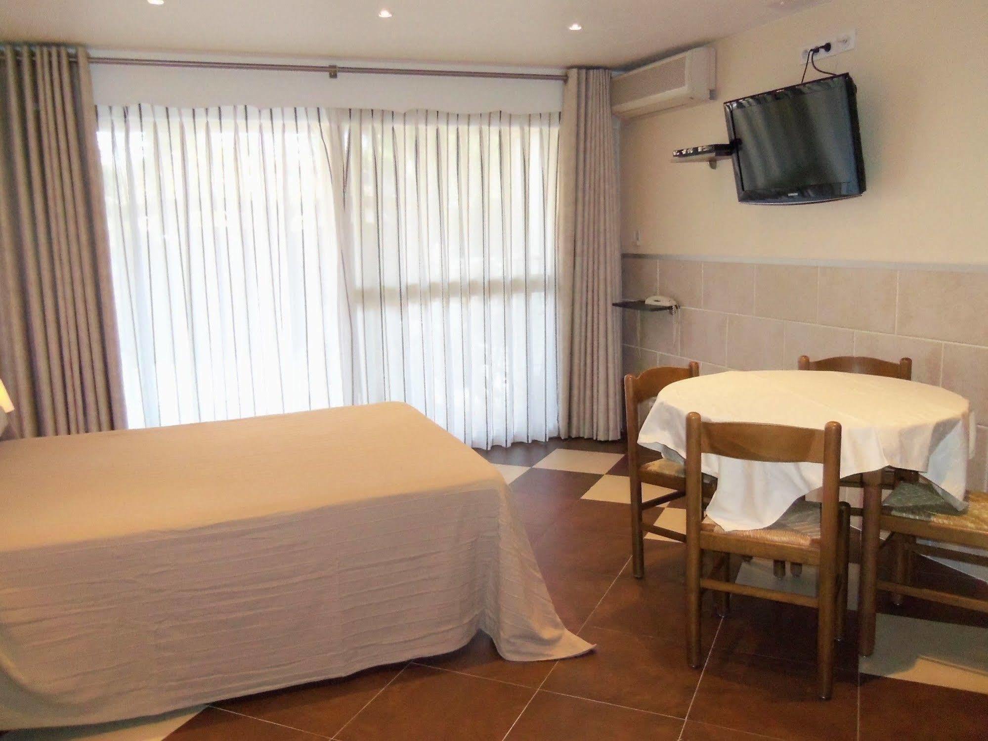 Hotel Et Studios Les Amandiers Saint-Raphaël 外观 照片