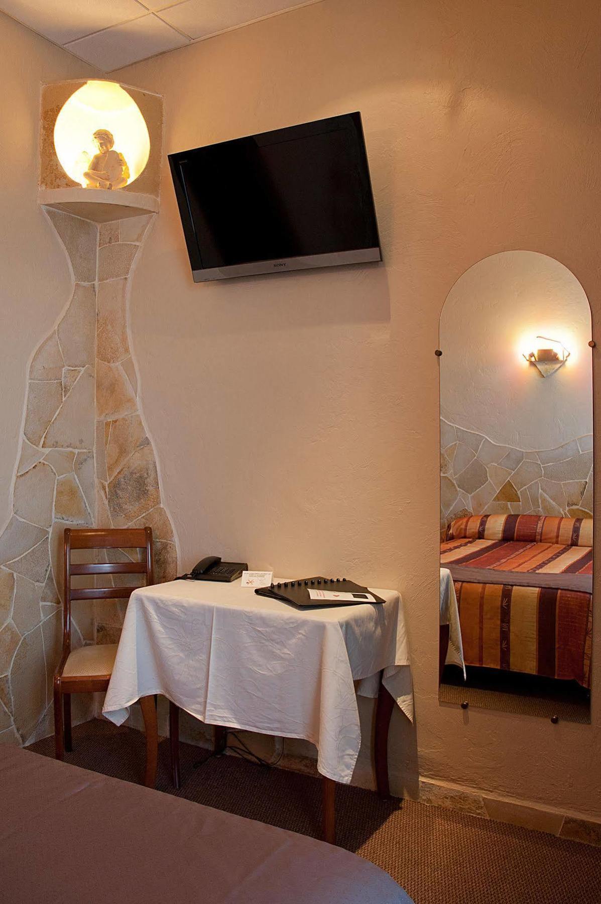Hotel Et Studios Les Amandiers Saint-Raphaël 外观 照片