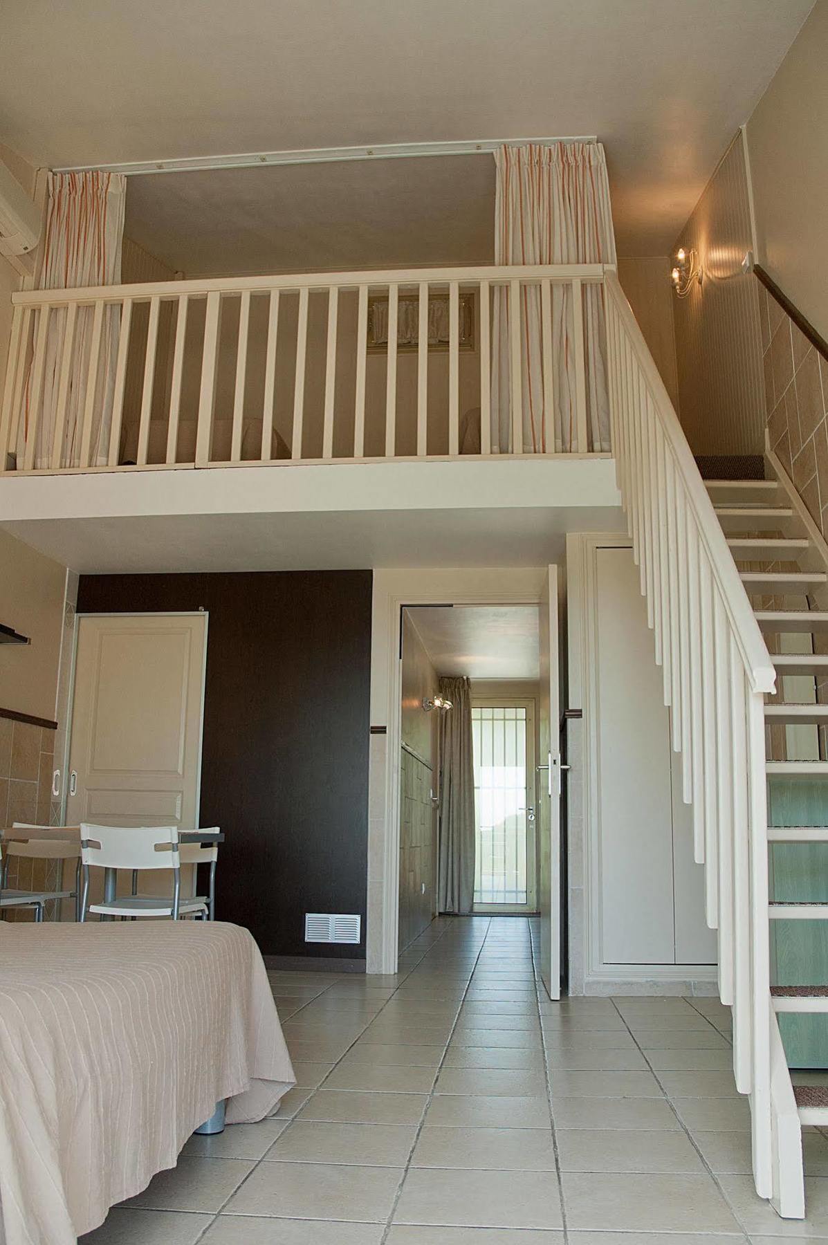 Hotel Et Studios Les Amandiers Saint-Raphaël 外观 照片