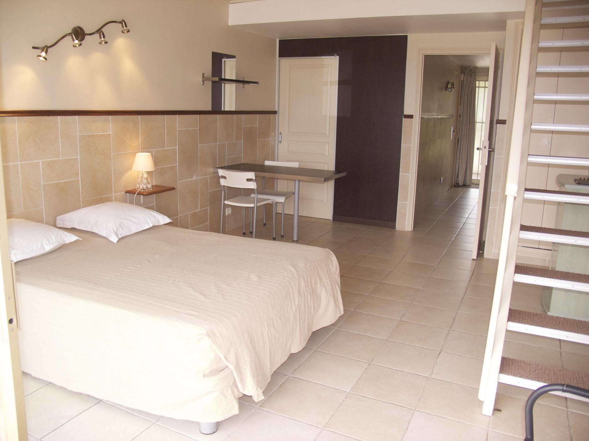 Hotel Et Studios Les Amandiers Saint-Raphaël 外观 照片