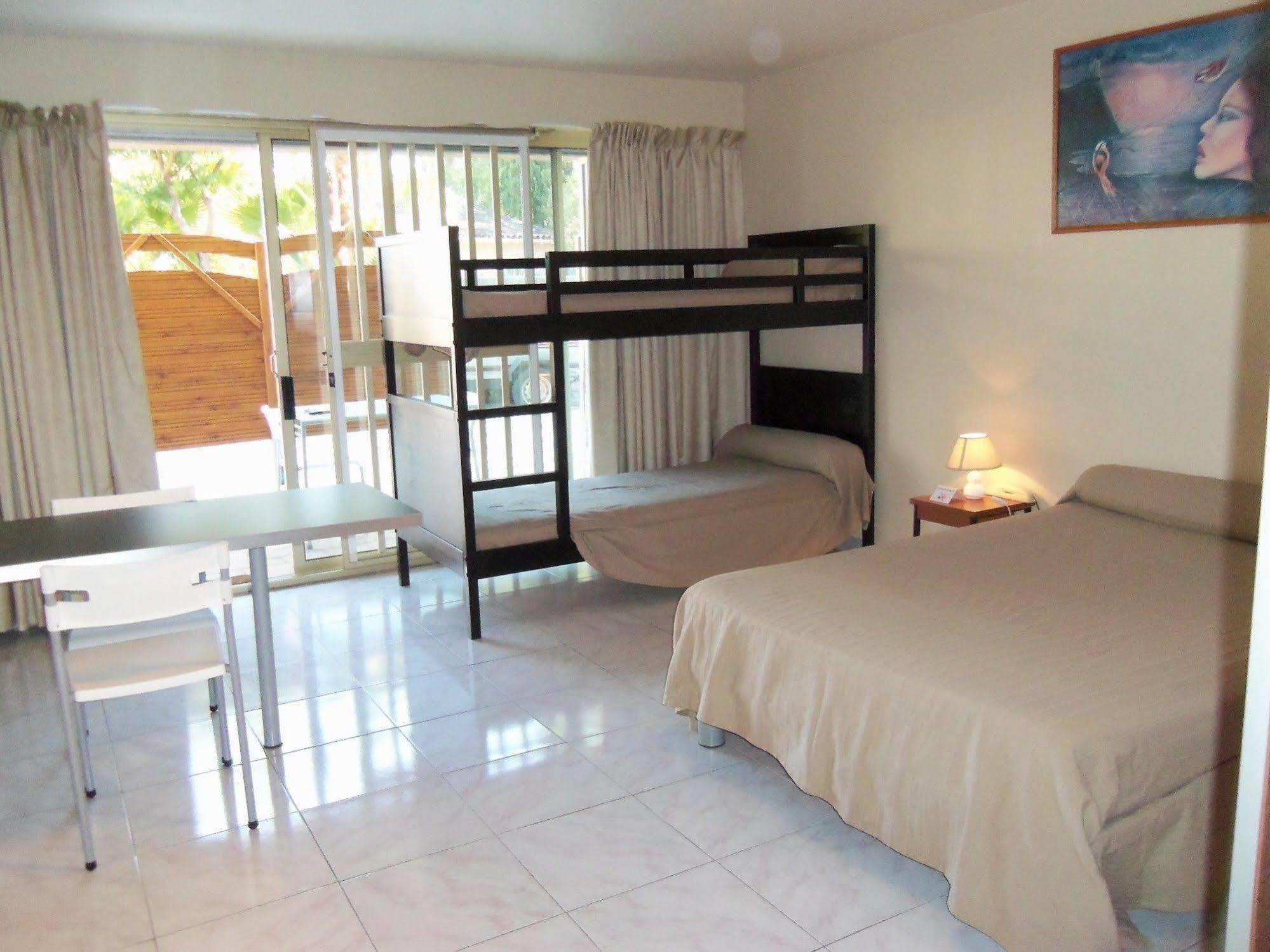 Hotel Et Studios Les Amandiers Saint-Raphaël 外观 照片